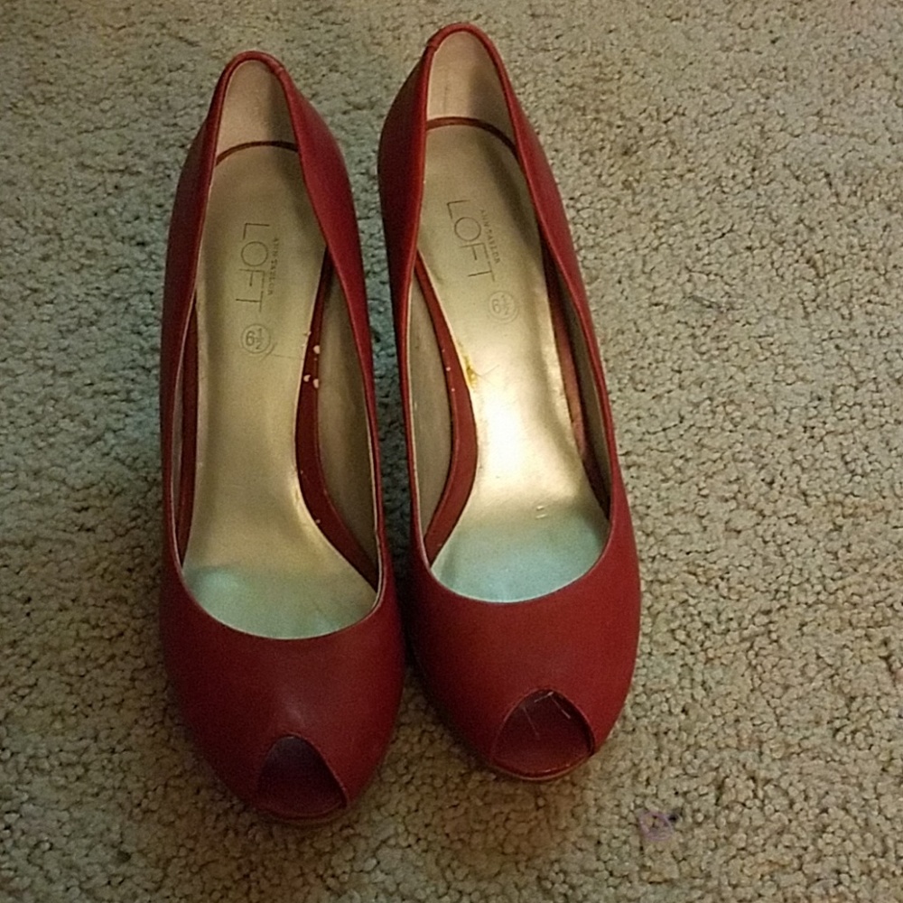 Ann Taylor loft red pumps 6.5
